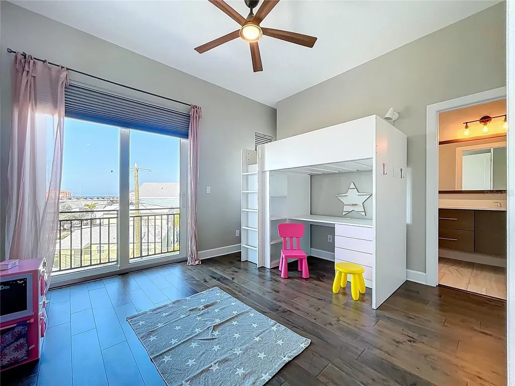 306 Bay Plaza Treasure Island FL 33706