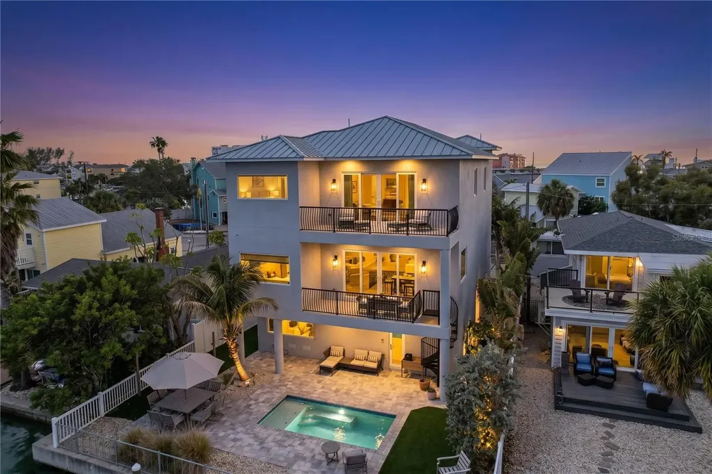 306 Bay Plaza Treasure Island FL 33706