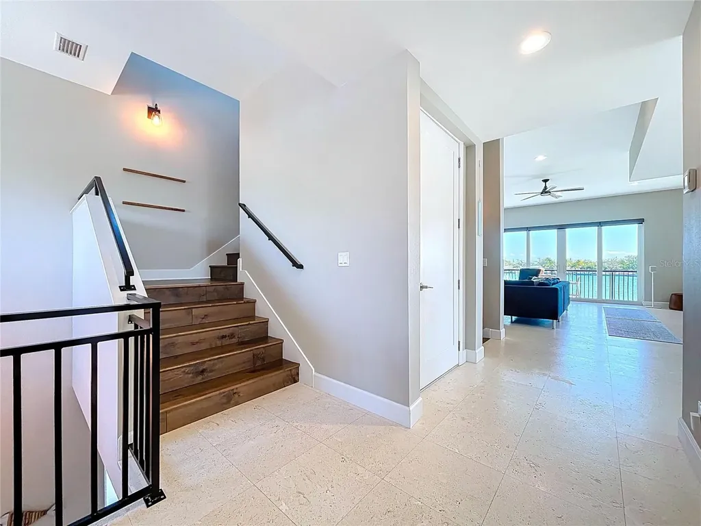 306 Bay Plaza Treasure Island FL 33706