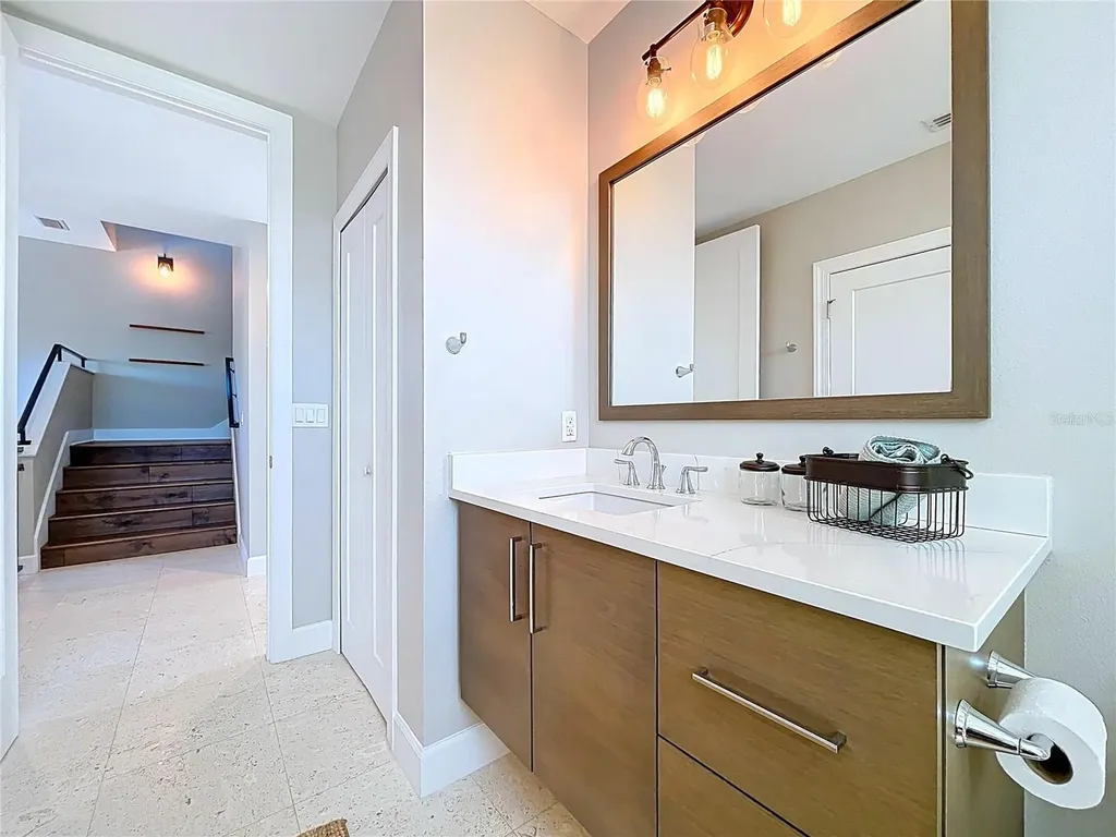 306 Bay Plaza Treasure Island FL 33706