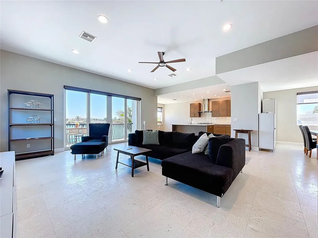 306 Bay Plaza Treasure Island FL 33706