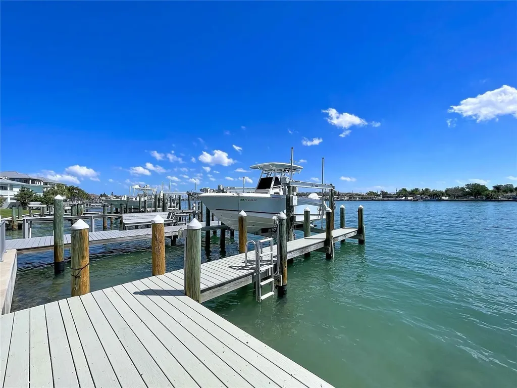 306 Bay Plaza Treasure Island FL 33706