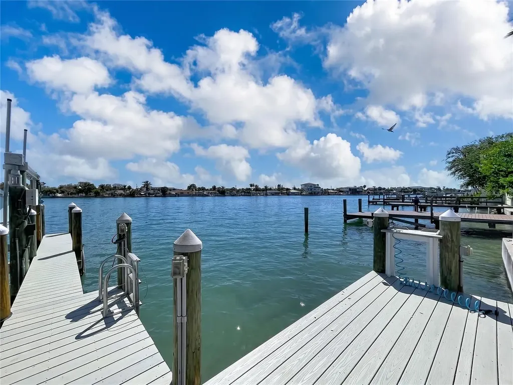 306 Bay Plaza Treasure Island FL 33706