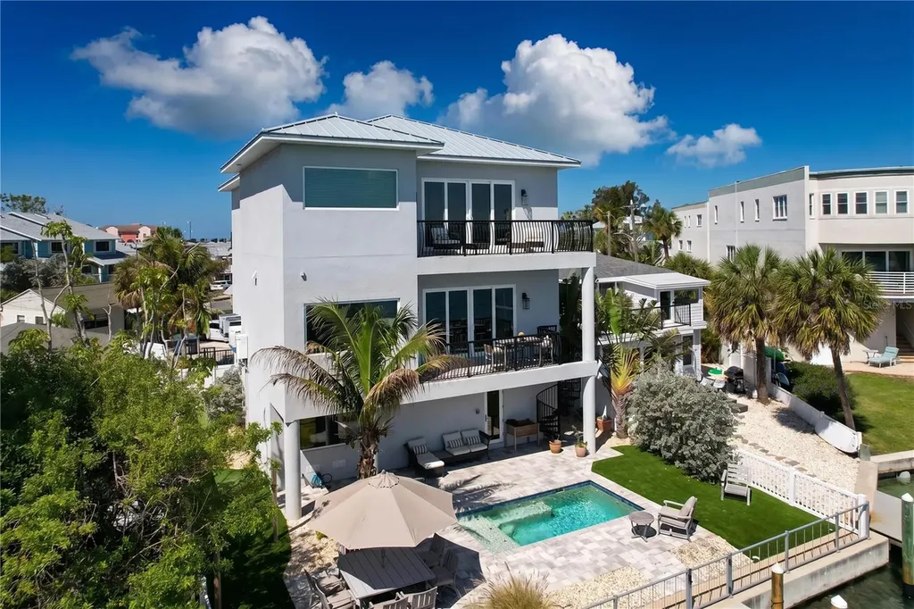 306 Bay Plaza Treasure Island FL 33706