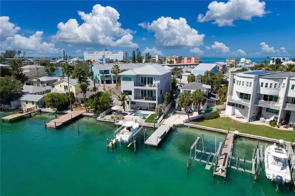 306 Bay Plaza Treasure Island FL 33706