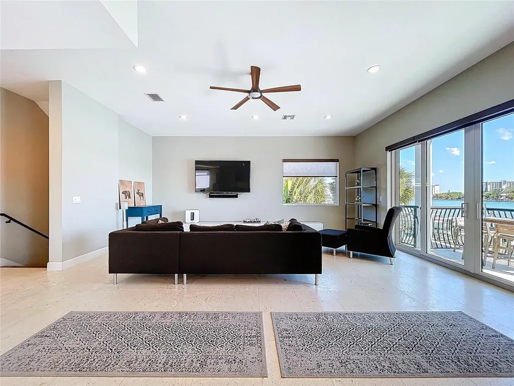 306 Bay Plaza Treasure Island FL 33706