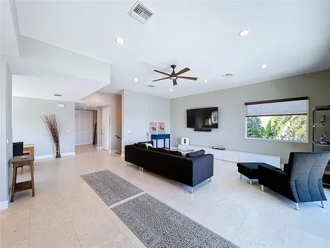 306 Bay Plaza Treasure Island FL 33706