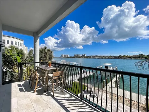 306 Bay Plaza Treasure Island FL 33706