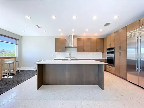 306 Bay Plaza Treasure Island FL 33706