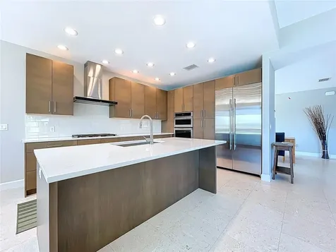 306 Bay Plaza Treasure Island FL 33706