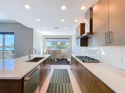 306 Bay Plaza Treasure Island FL 33706