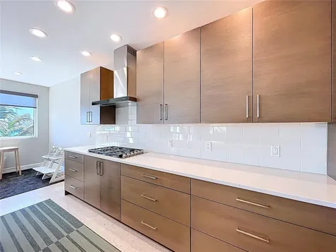 306 Bay Plaza Treasure Island FL 33706