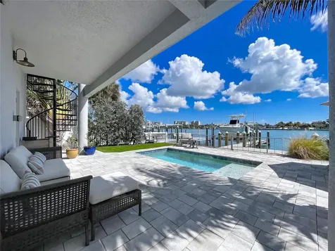 306 Bay Plaza Treasure Island FL 33706