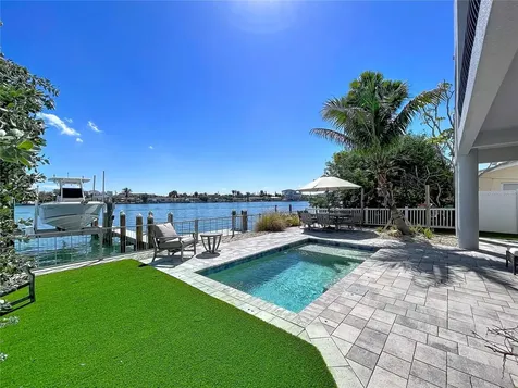 306 Bay Plaza Treasure Island FL 33706