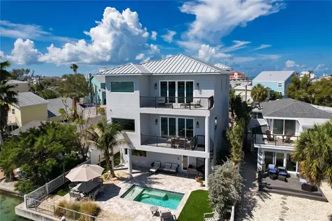306 Bay Plaza Treasure Island FL 33706