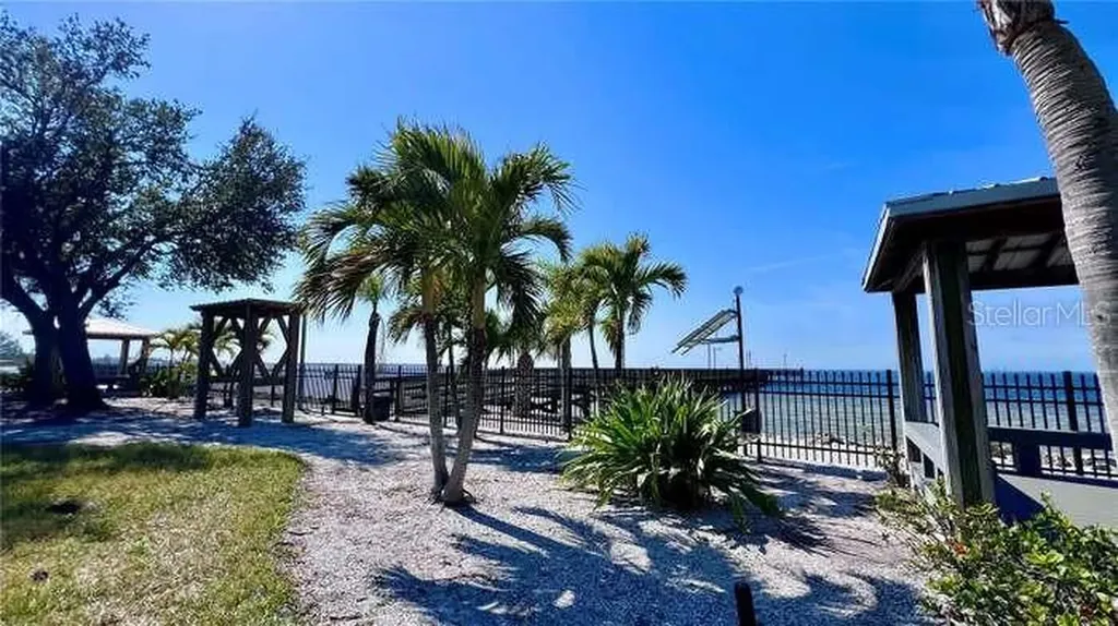 611 Destiny Drive Ruskin FL 33570