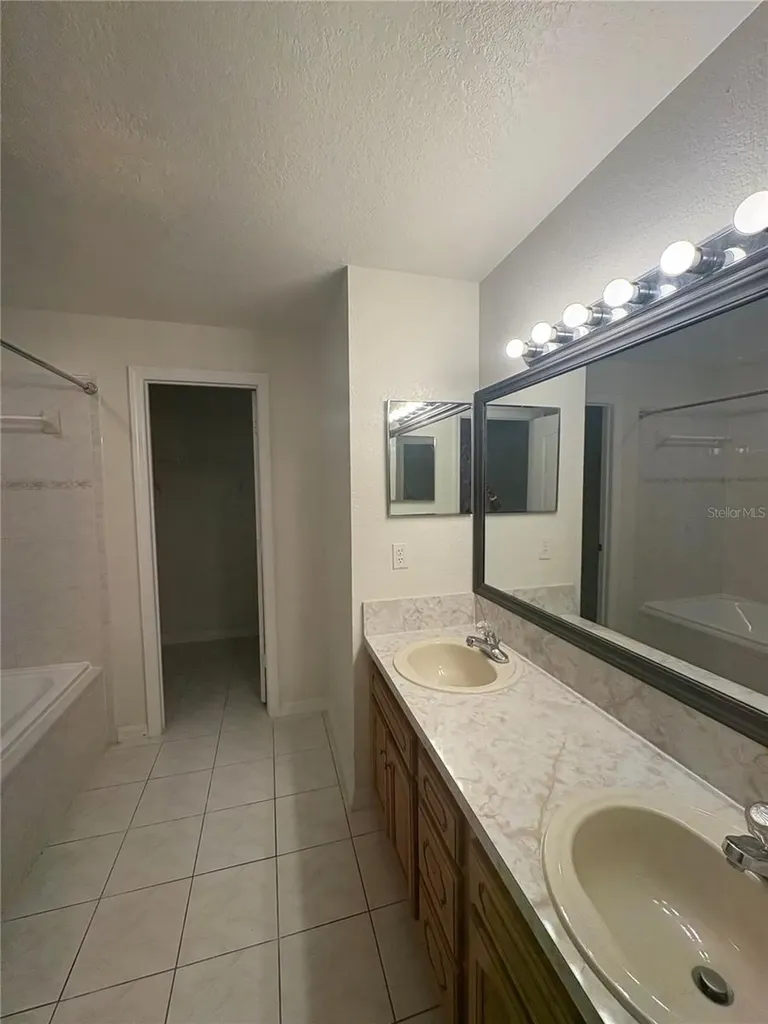 756 Camel Court Kissimmee FL 34759