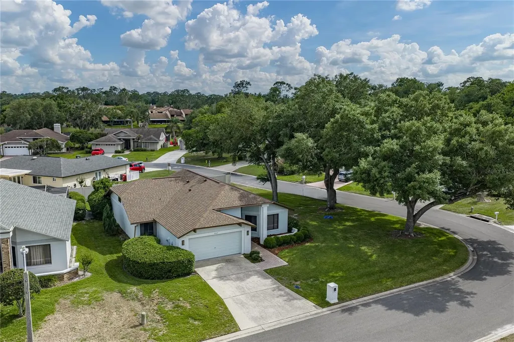2317 Walden Place N Plant City FL 33566