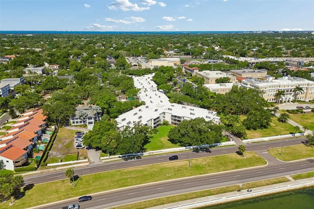 3325 Bayshore Boulevard Tampa FL 33629