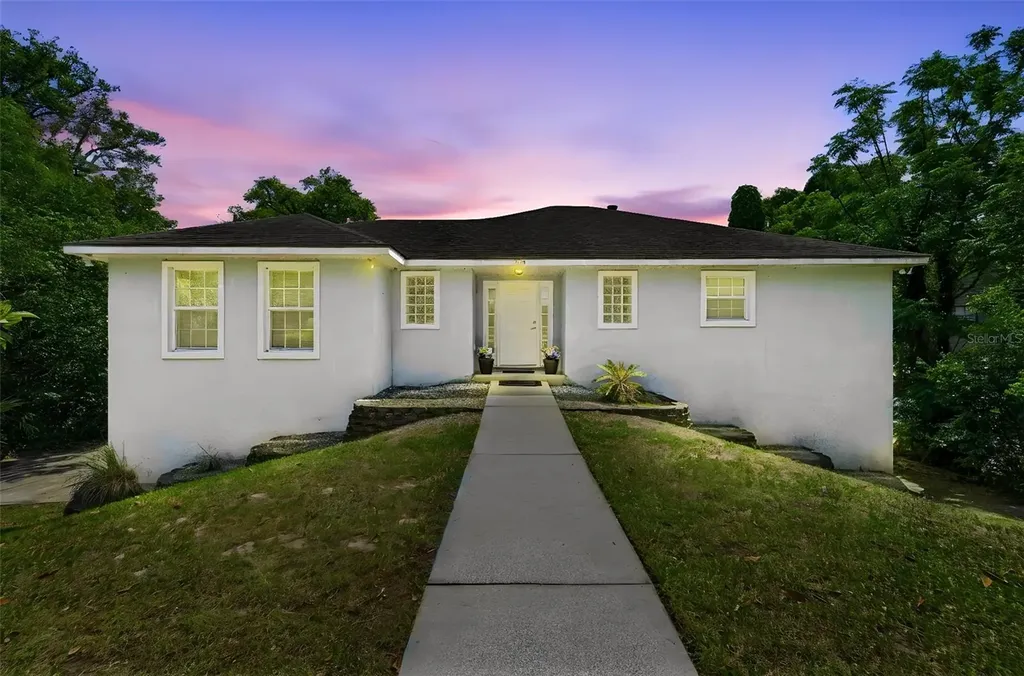 393 S Dexter Avenue Deland FL 32720