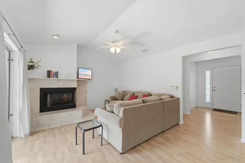 393 S Dexter Avenue Deland FL 32720