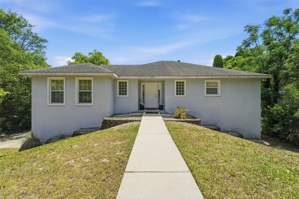 393 S Dexter Avenue Deland FL 32720