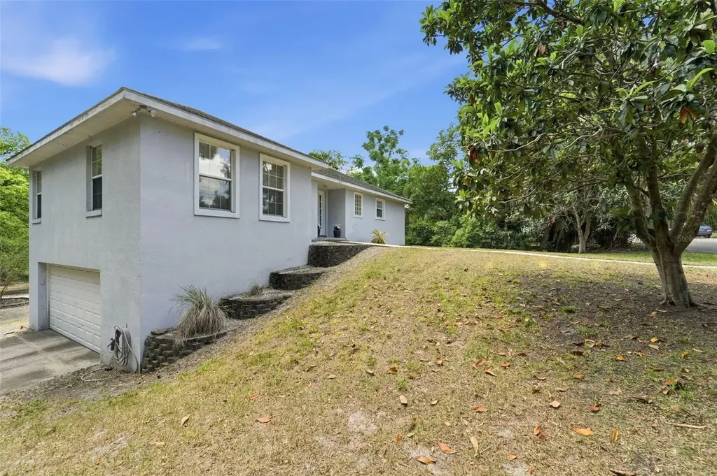393 S Dexter Avenue Deland FL 32720