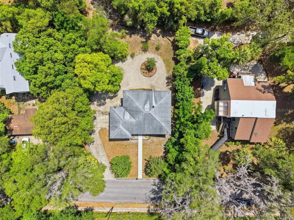 393 S Dexter Avenue Deland FL 32720