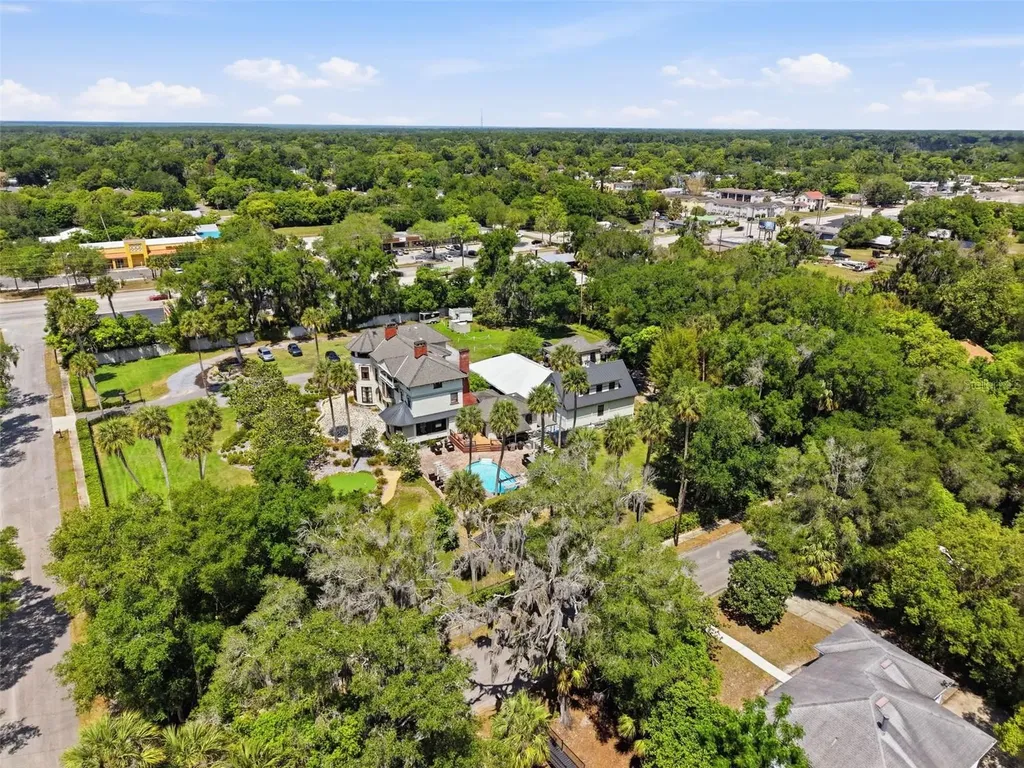 393 S Dexter Avenue Deland FL 32720