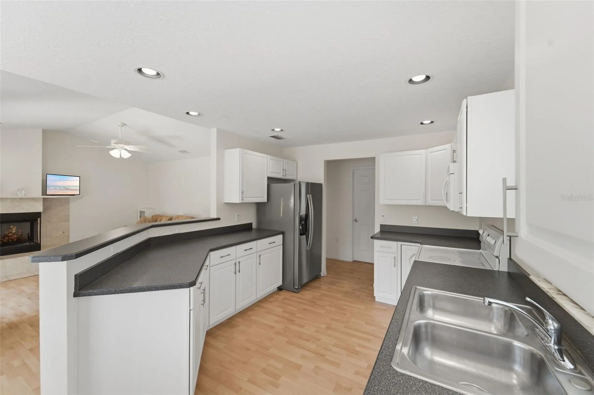 393 S Dexter Avenue Deland FL 32720