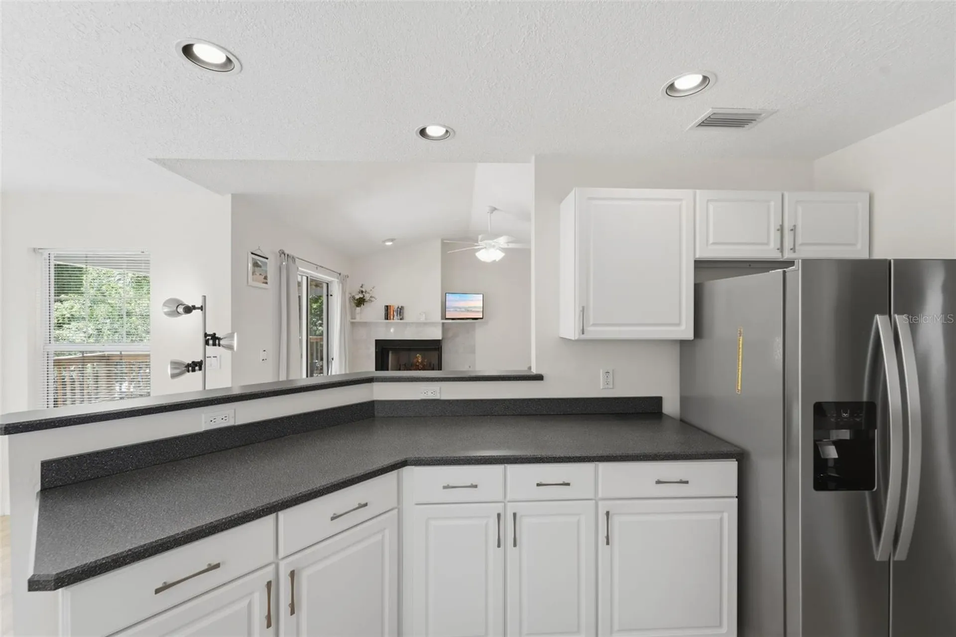 393 S Dexter Avenue Deland FL 32720