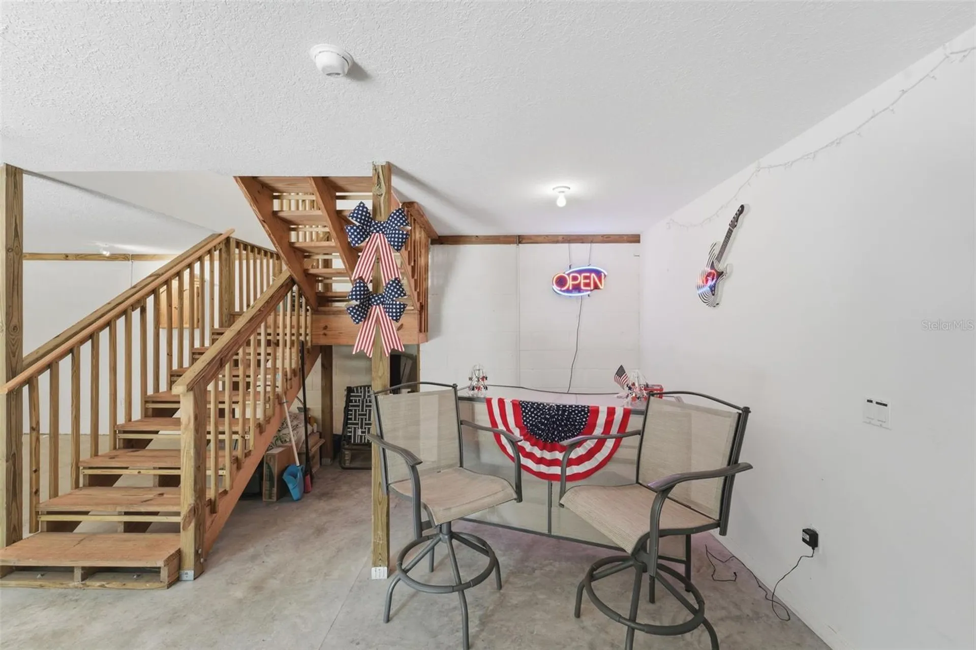 393 S Dexter Avenue Deland FL 32720
