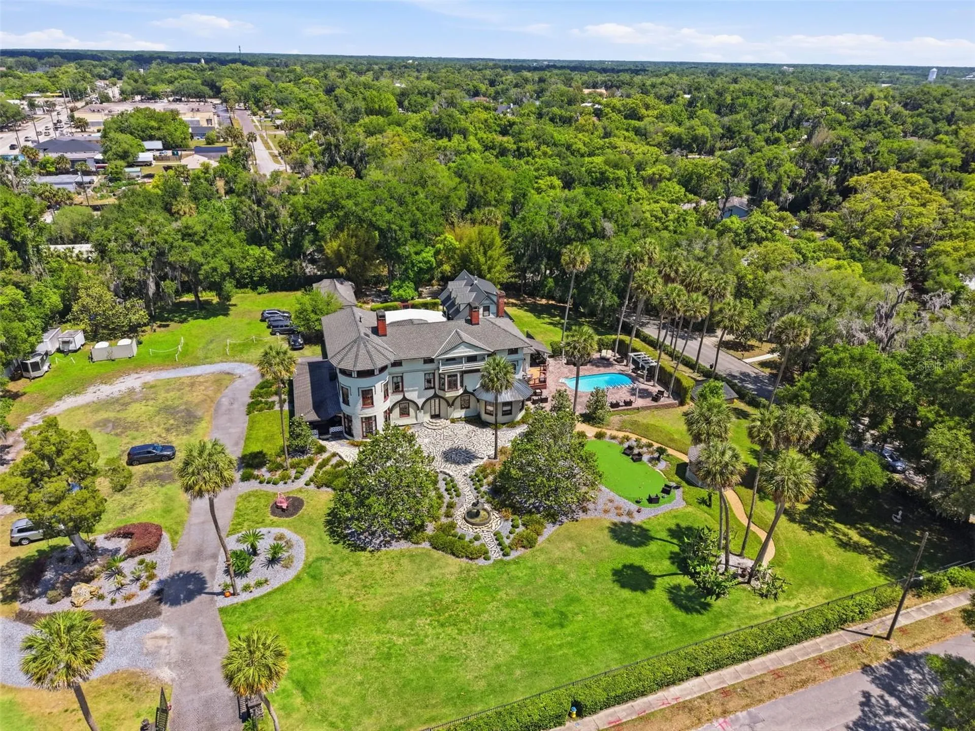 393 S Dexter Avenue Deland FL 32720