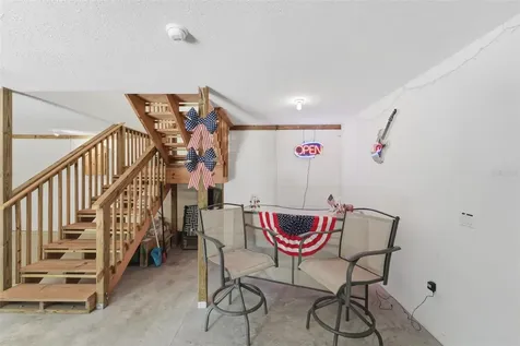 393 S Dexter Avenue Deland FL 32720