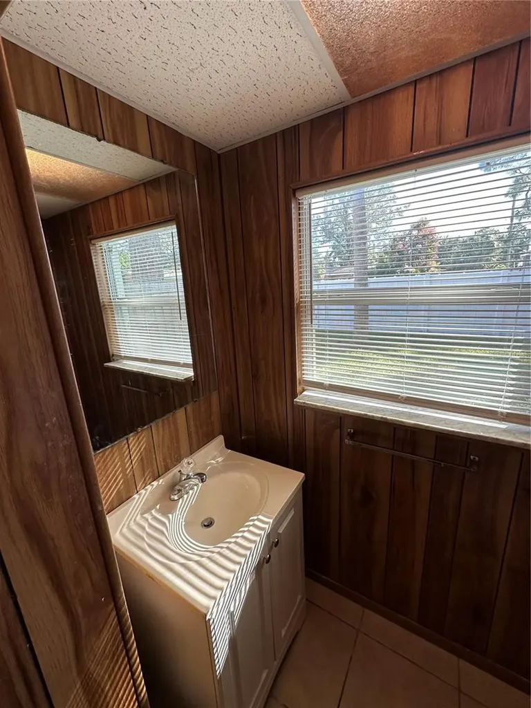 2002 20th Street W Bradenton FL 34205