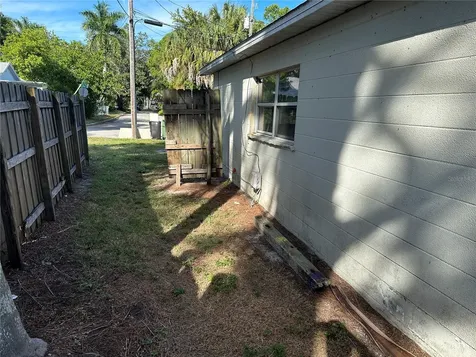 2002 20th Street W Bradenton FL 34205