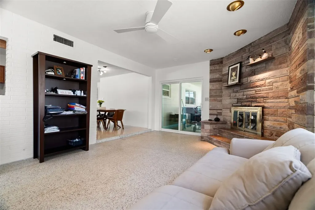 2671 W Bay Isle Drive SE St Petersburg FL 33705