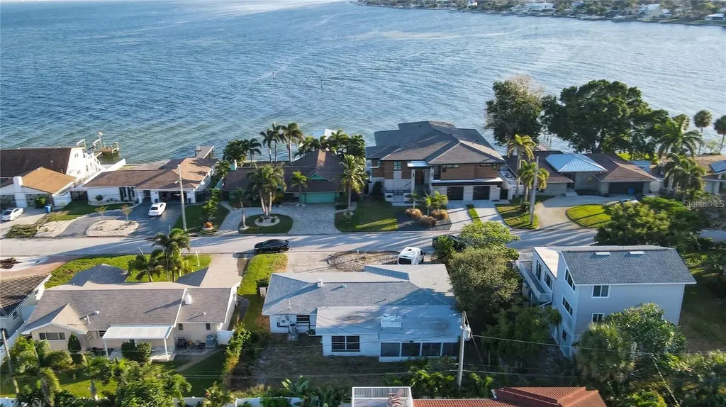 2671 W Bay Isle Drive SE St Petersburg FL 33705