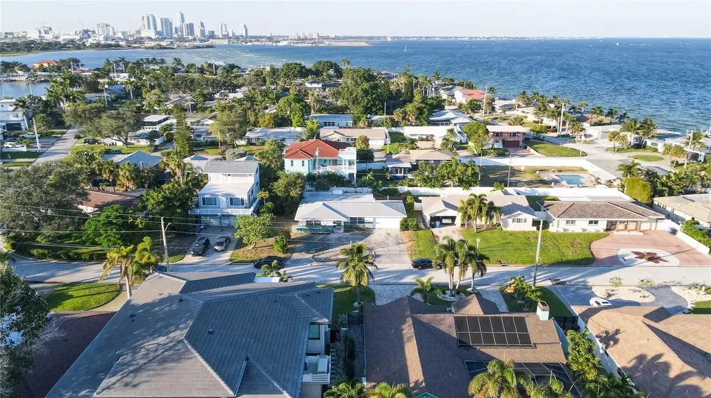 2671 W Bay Isle Drive SE St Petersburg FL 33705