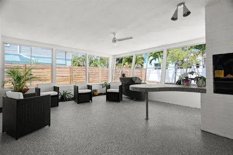 2671 W Bay Isle Drive SE St Petersburg FL 33705