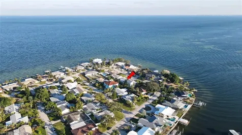 2671 W Bay Isle Drive SE St Petersburg FL 33705