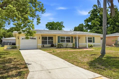 4813 Lake Charles Drive N Kenneth City FL 33709