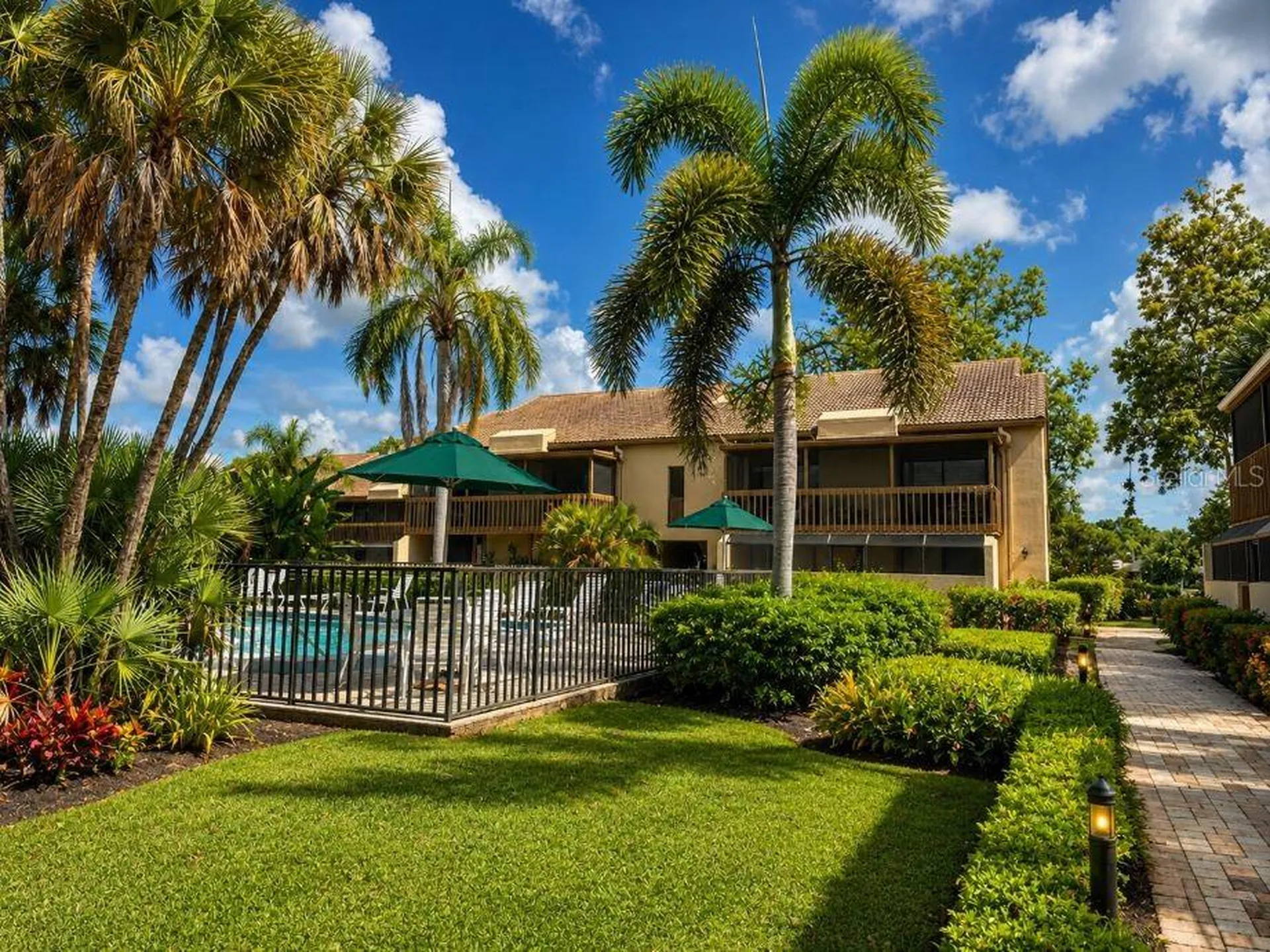 3033 Willow Green Sarasota FL 34235