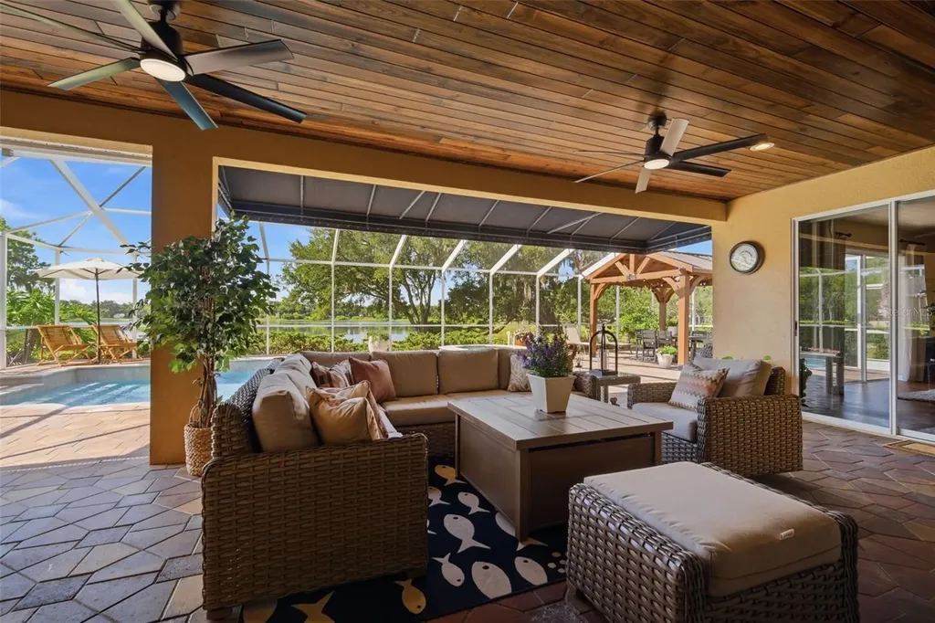 805 Hickory Fork Drive Seffner FL 33584