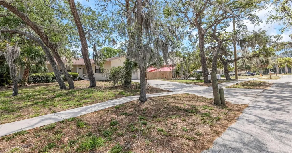 753 Seminole Boulevard Tarpon Springs FL 34689