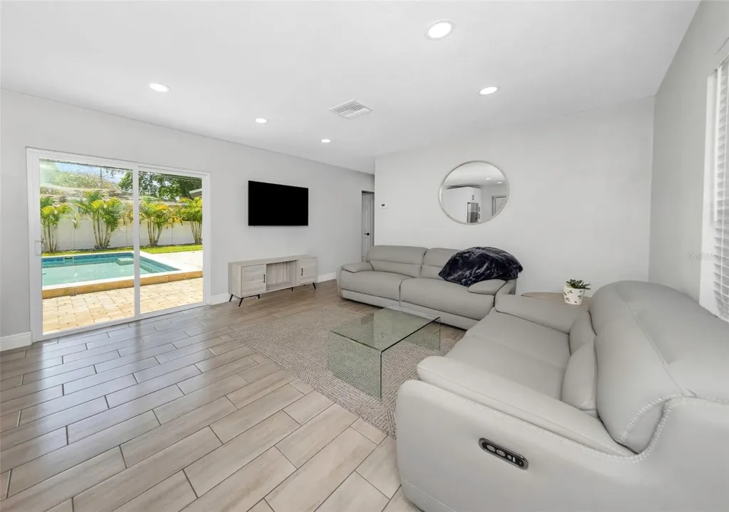 1437 Carlos Avenue Clearwater FL 33755