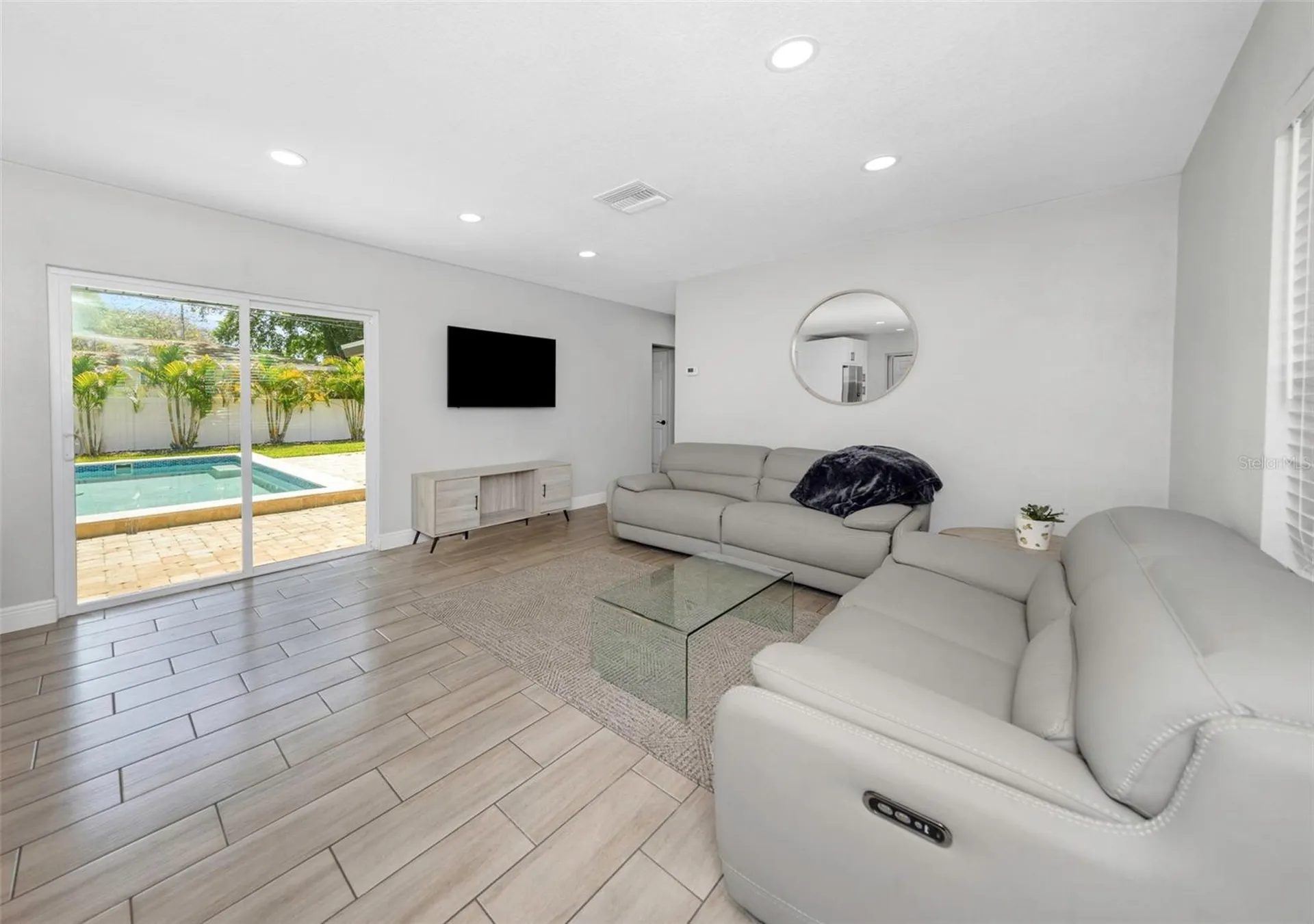 1437 Carlos Avenue Clearwater FL 33755