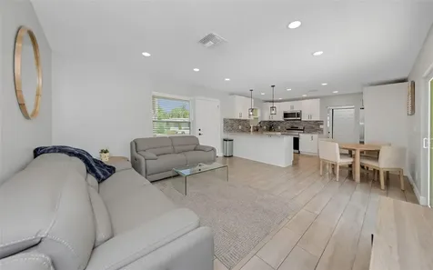 1437 Carlos Avenue Clearwater FL 33755