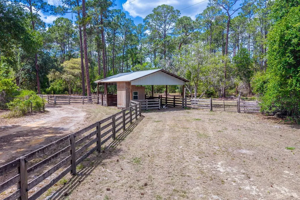 554 S County Road 21 Hawthorne FL 32640