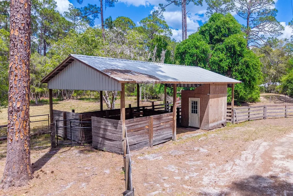 554 S County Road 21 Hawthorne FL 32640